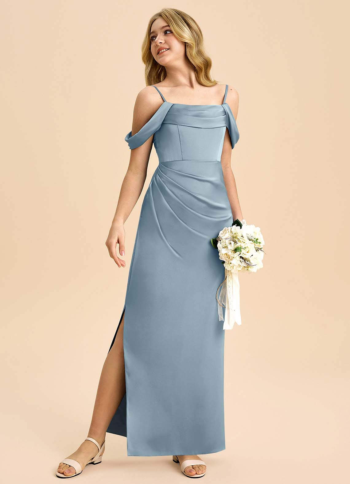 Azazie Saige Junior Vestido de Azul Polvoriento de Satén Elástico de Corte Recto con Vestidos sin tirantes image4