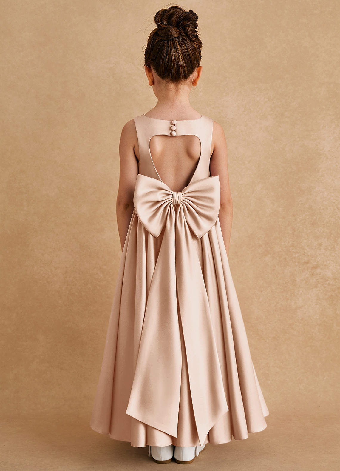 Azazie Bettie Blumenmädchenkleider A-Linie Schleifen Matte Satin Kleid Englisches Rosa image1