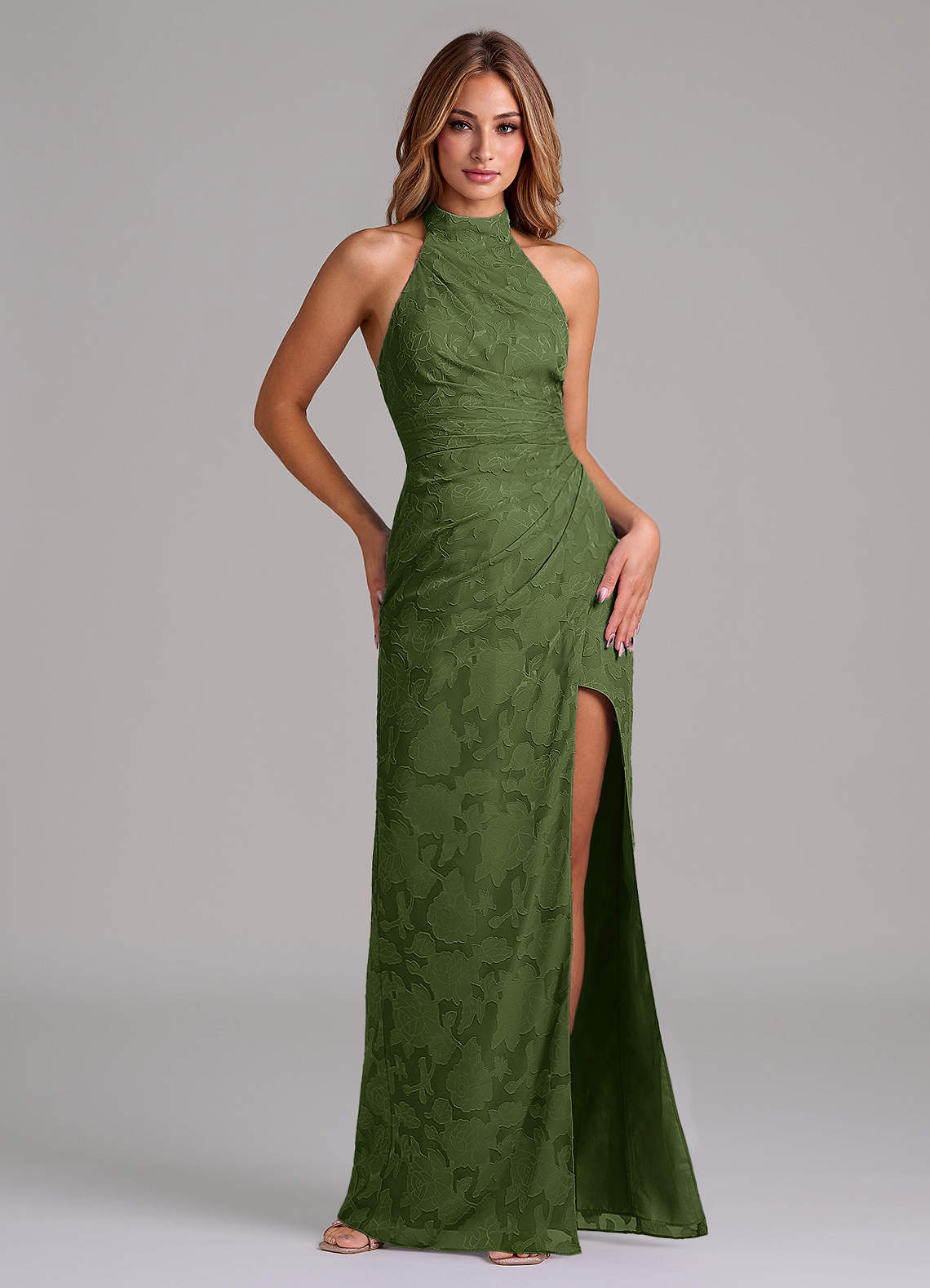 Azazie Jemma 신부 들러리 드레스 A라인 주름진 플로럴 번아웃 바닥 길이 드레스 image1