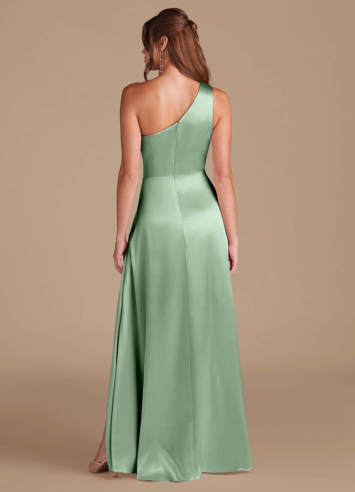 Azazie Brooke Vestidos de damas de honor Vestido de Matcha de Satén Metálico de Corte en A con Hombro unilateral image6