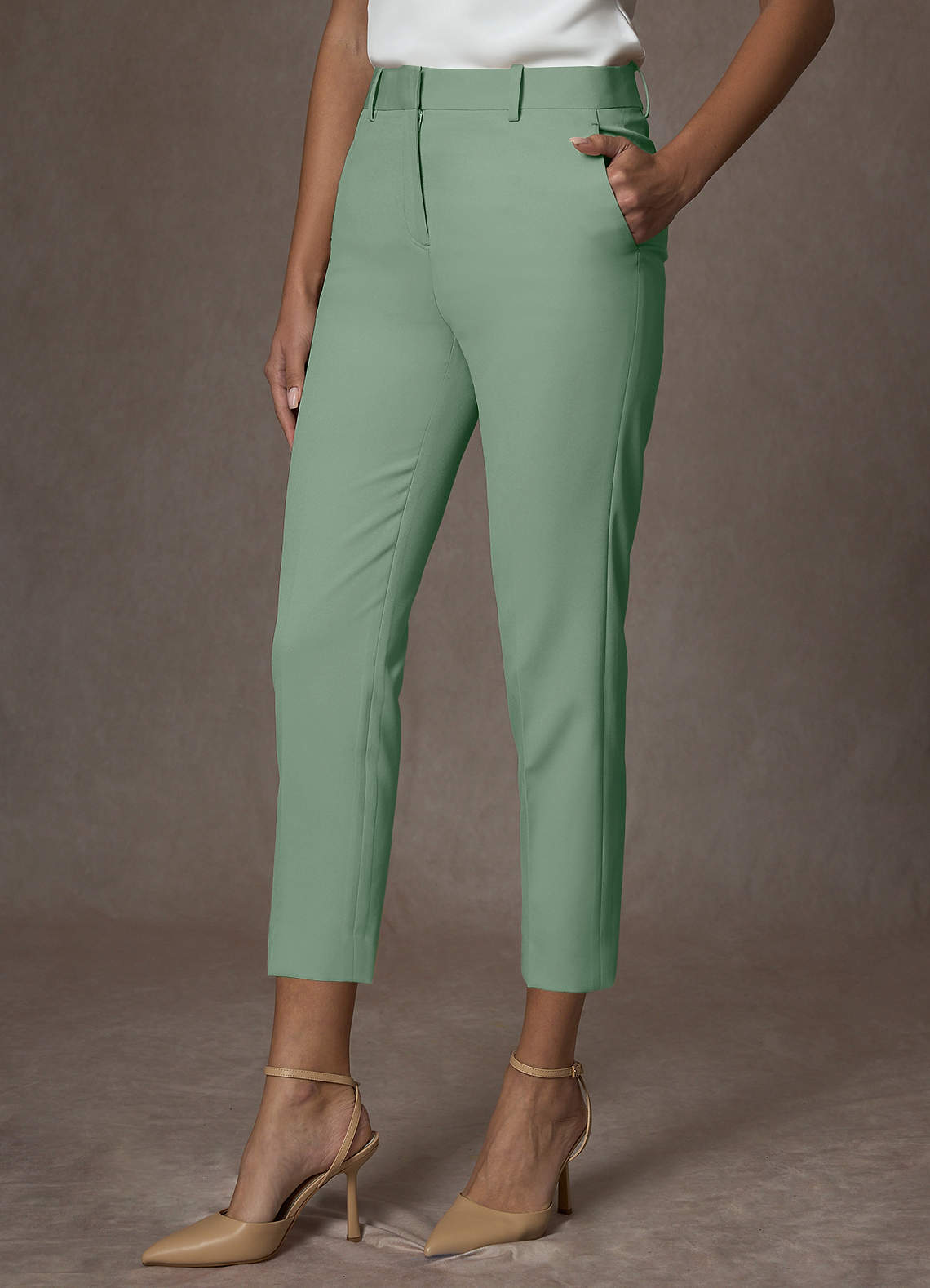 front Whitney Matcha Pantalones de vestir cortos elásticos estructurados