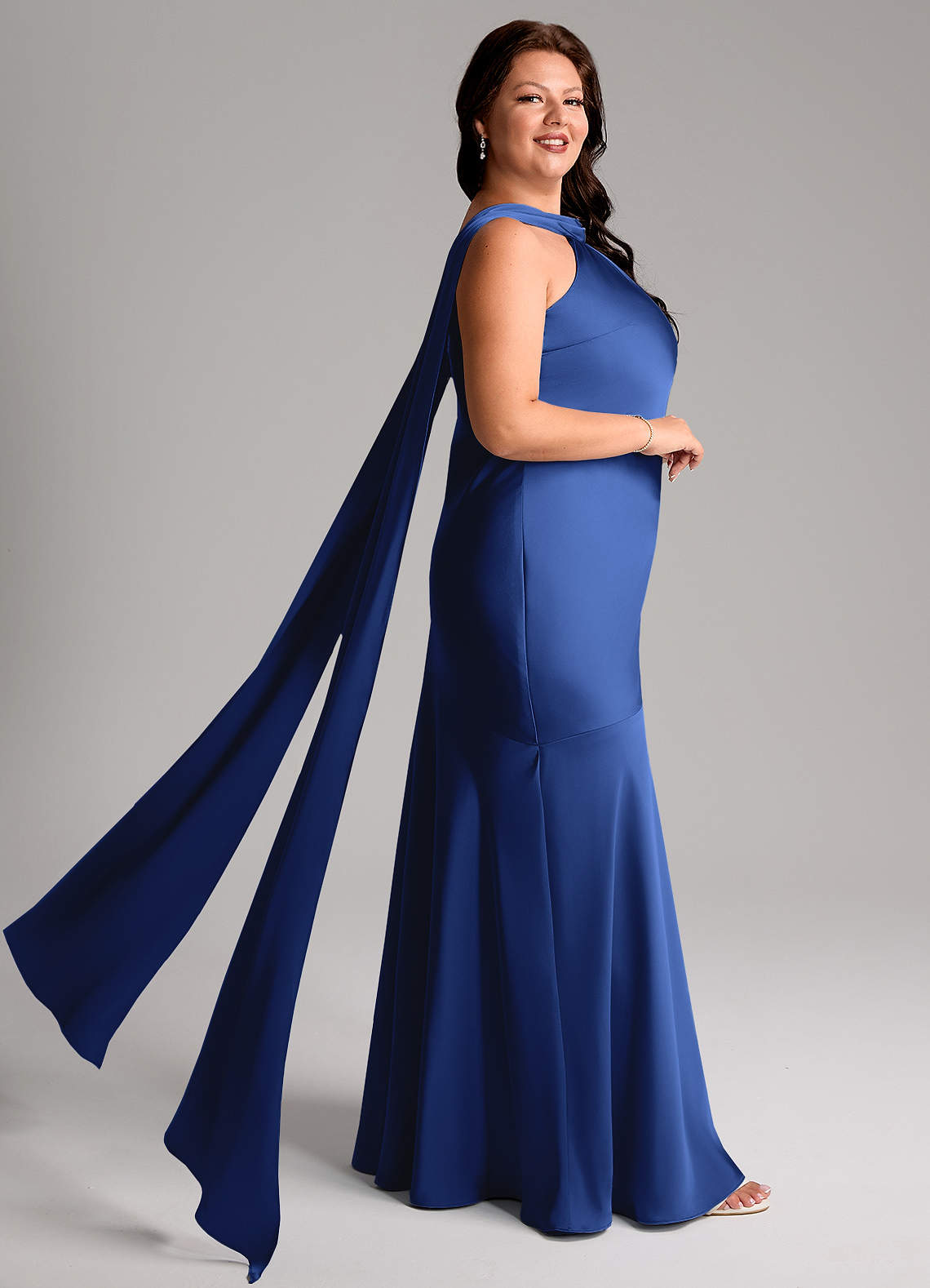 Azazie Kinsley Vestidos de madrinha de casamento Vestido Royal Blue de Cetim elástico de sereia com Fenda Lateral image2