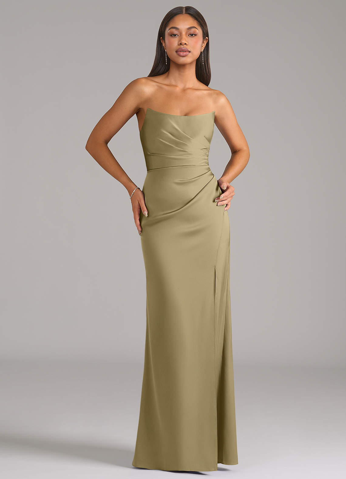 Azazie Marla Robes de demoiselle d'honneur Robe Fourreau Convertible en Satin extensible Sans bretelle Vert Mousse image1