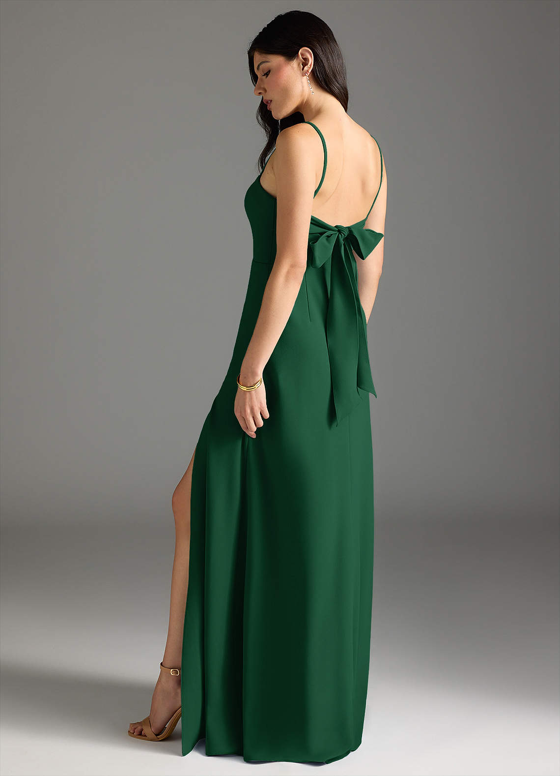 Azazie Melia Robes de demoiselle d'honneur Robe Trapèze en Crêpe Élastique Arc Vert Foncé image1