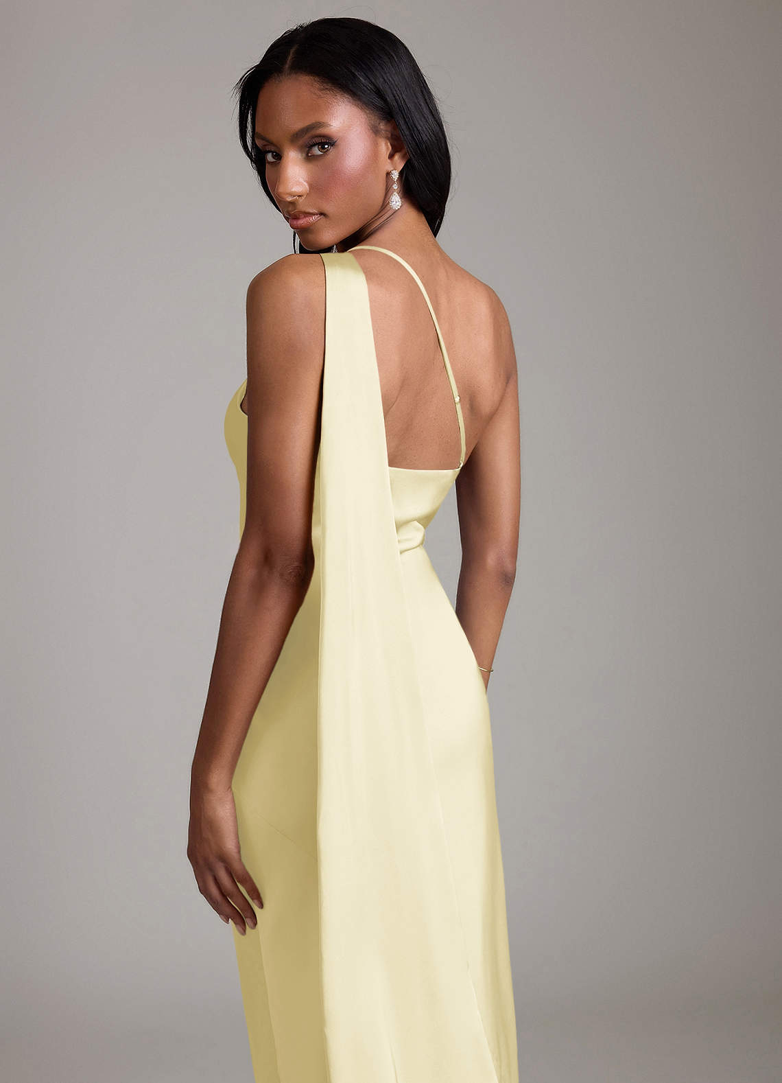 Azazie Juniper Vestidos de damas de honor Vestido de Sorbete De Limón de Satén Elástico de Corte Sirena con Hombro unilateral image1