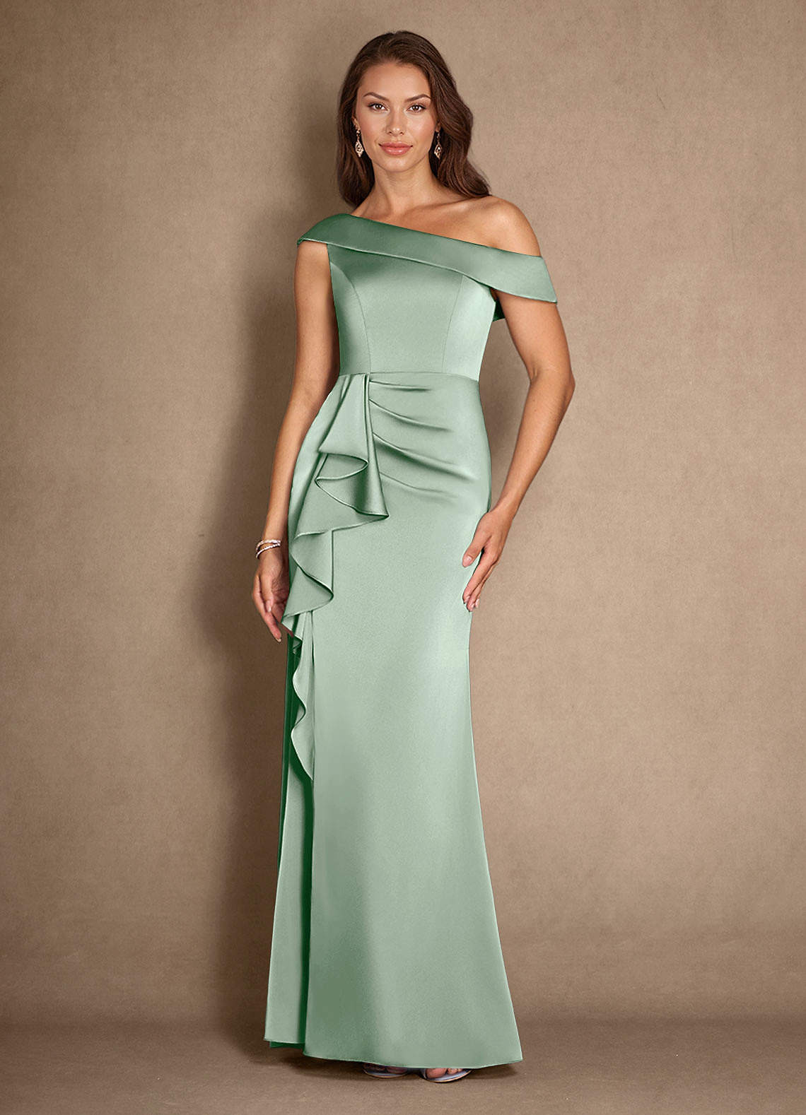 Azazie Hamptons vestidos de madre de la novia Vestido de Agave de Satén Elástico de Corte En A con Plisado image1