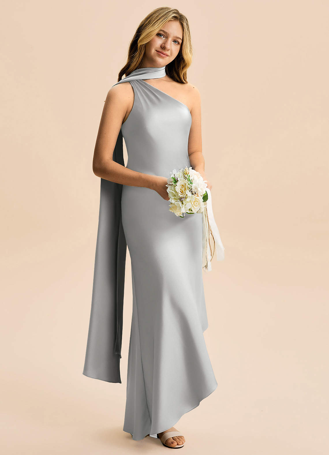 Azazie Briony Junior Vestido Prata de Cetim elástico de Bainha com Plissado image3