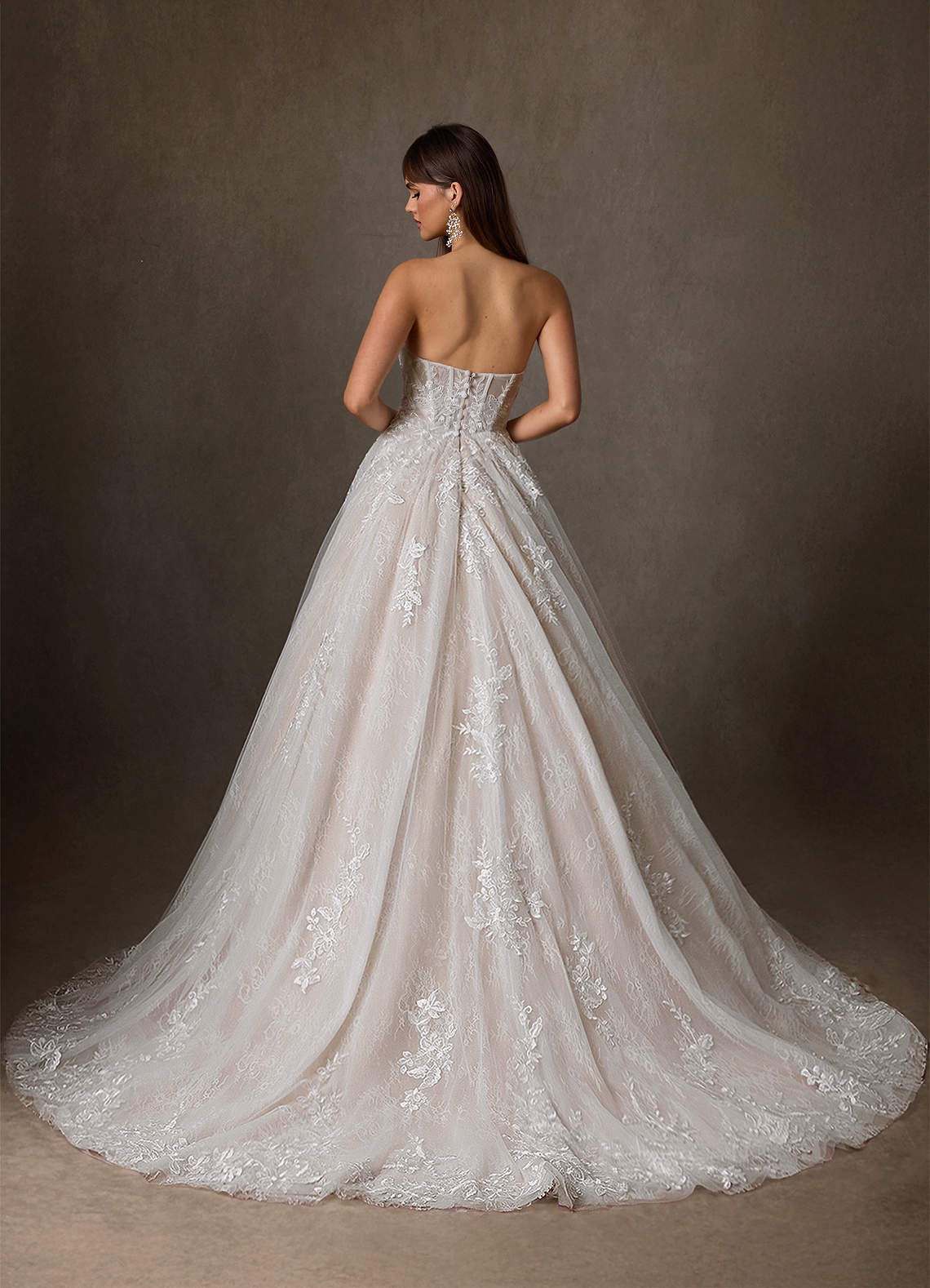 Azazie Elowyn Abiti da Sposa Abito Principessa in Pizzo Senza Cinturino Diamante Bianco Nudo image8