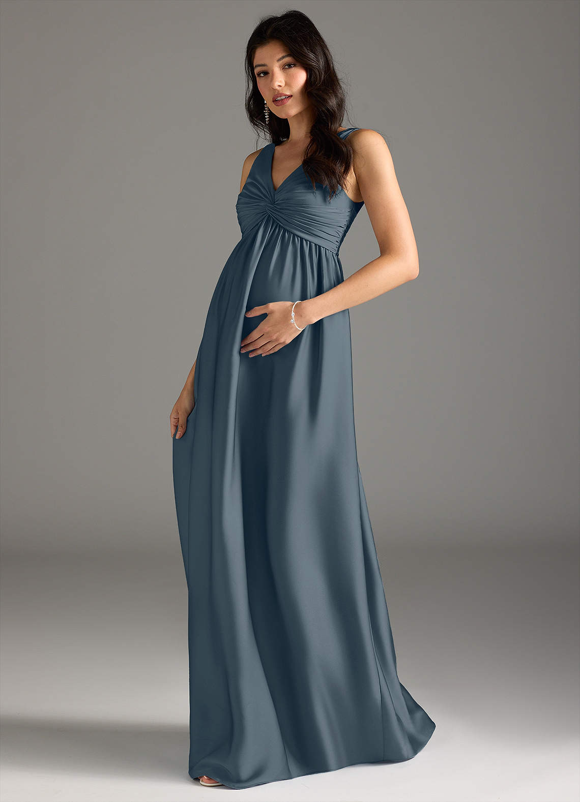 Azazie Yetta vestidos de dama de honor de maternidad Vestido de Corte En A Plisado Hasta el suelo Satén Elástico image1