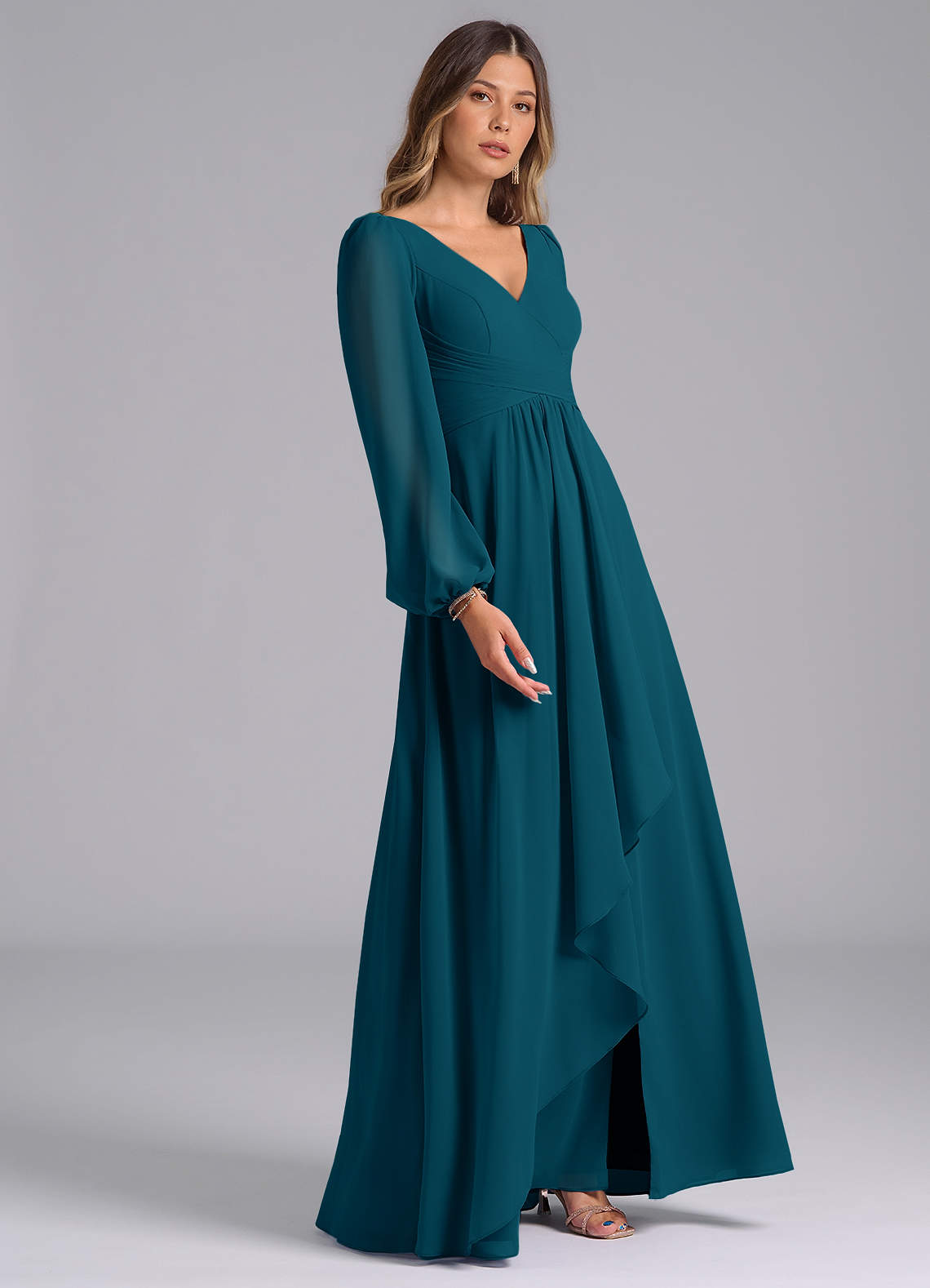 Azazie Liah Essayer des robes à la maison Robe Trapèze en Mousseline de soie Manche longue Noir image4