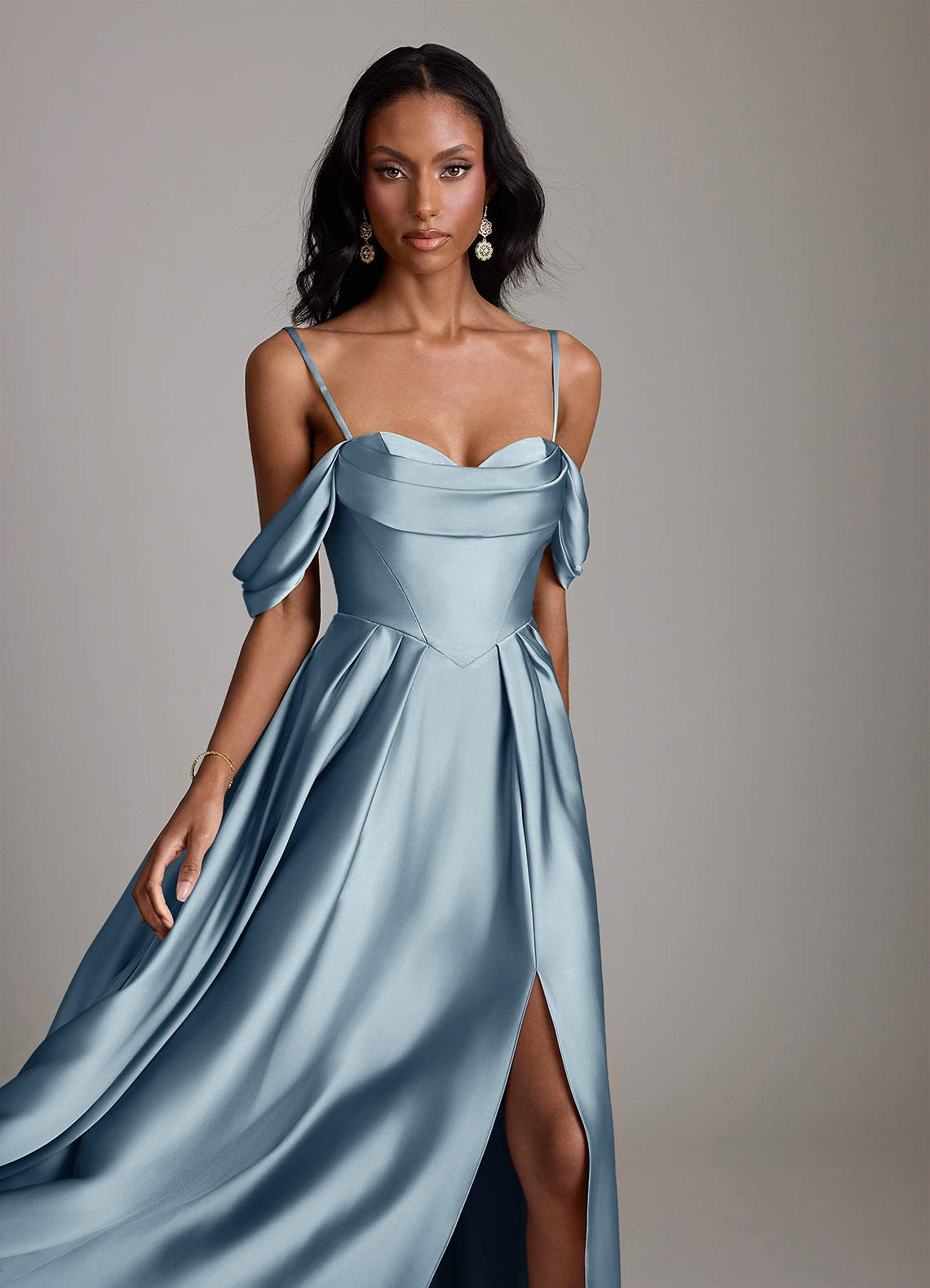 Azazie Loisa Prova i vestiti a casa Abito A-Line in Raso Elasticizzato a Spalla Scoperta Blu Polveroso image2