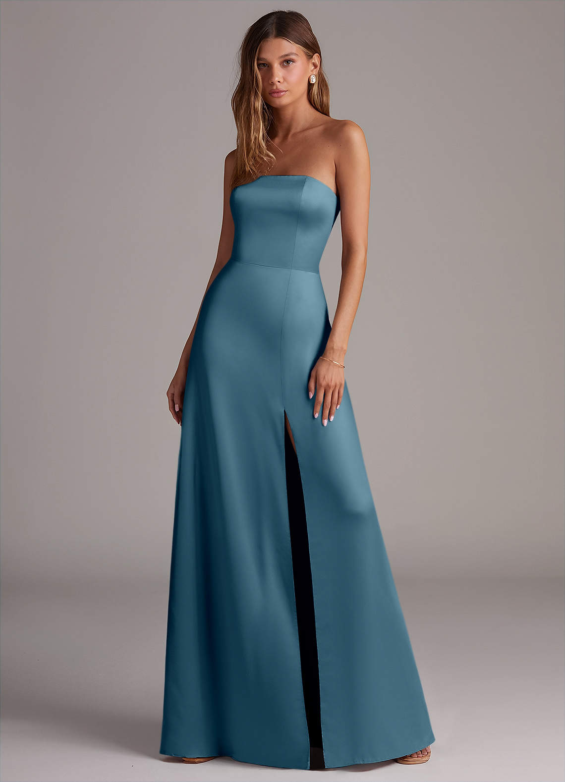 Azazie Wren Jurken voor bruidsmeisjes Converteerbaar Jurk van Stretch Satijn met A-Lijn Strapless Bermuda image1