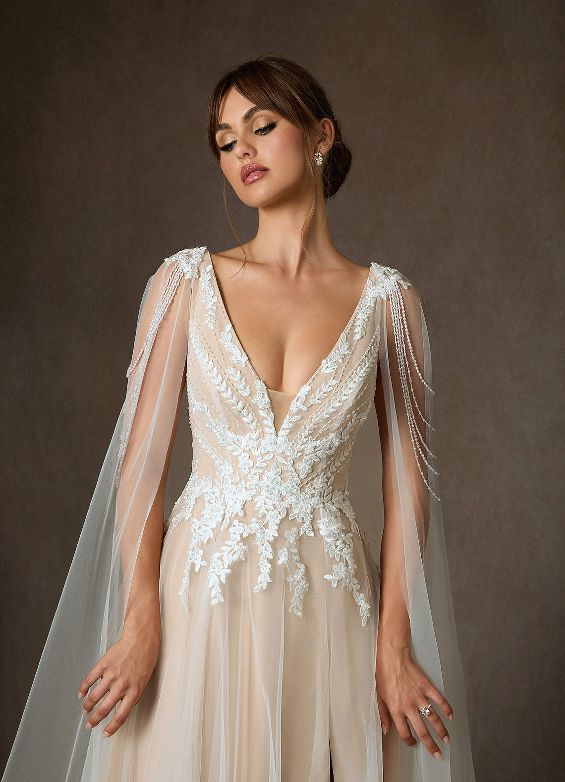 Azazie Goddess Robes de mariée Robe Trapèze en Tulle Col V à paillettes Diamant Blanc Champagne image6