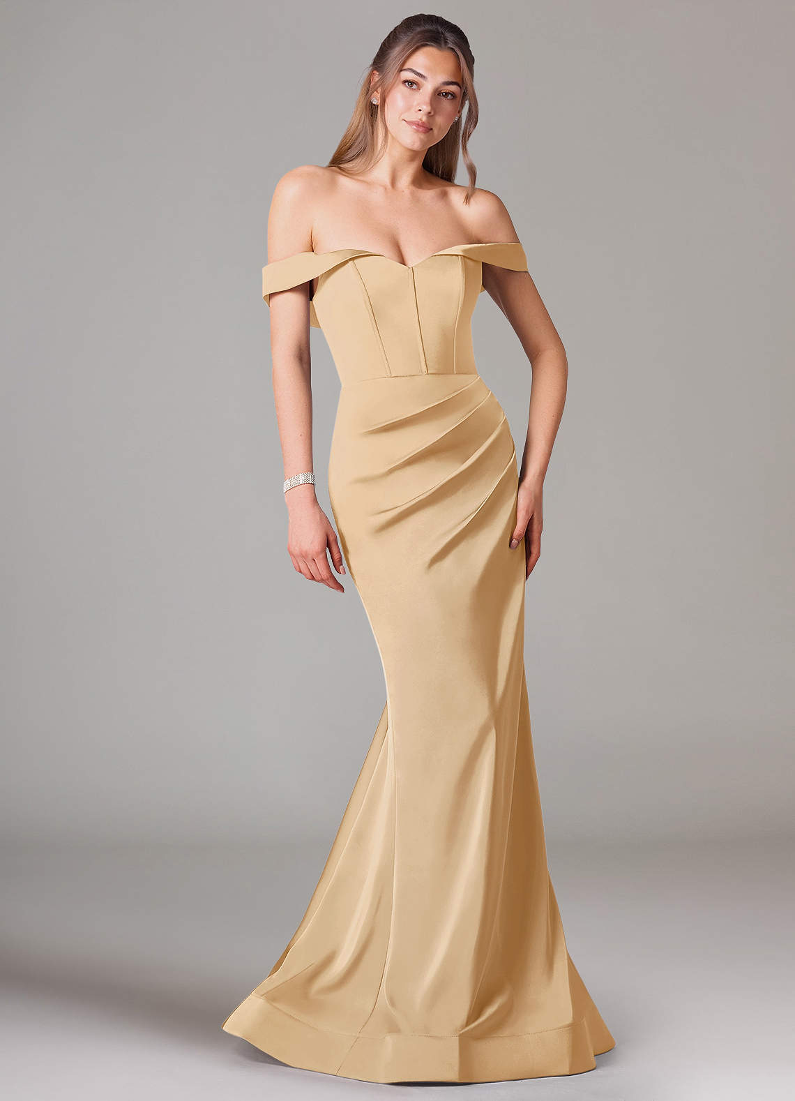 Azazie Everly Vestidos de damas de honor Vestido de Oro de Satén Elástico de Corte Sirena Convertible con Vestidos sin tirantes image1