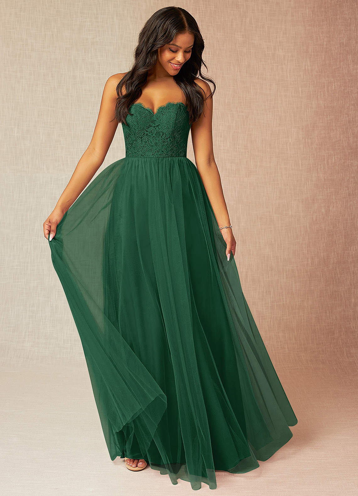 Azazie Roni Vestidos de damas de honor Vestido de Verde Oscuro de Tul de Corte en A Convertible con Escote de Corazón image1