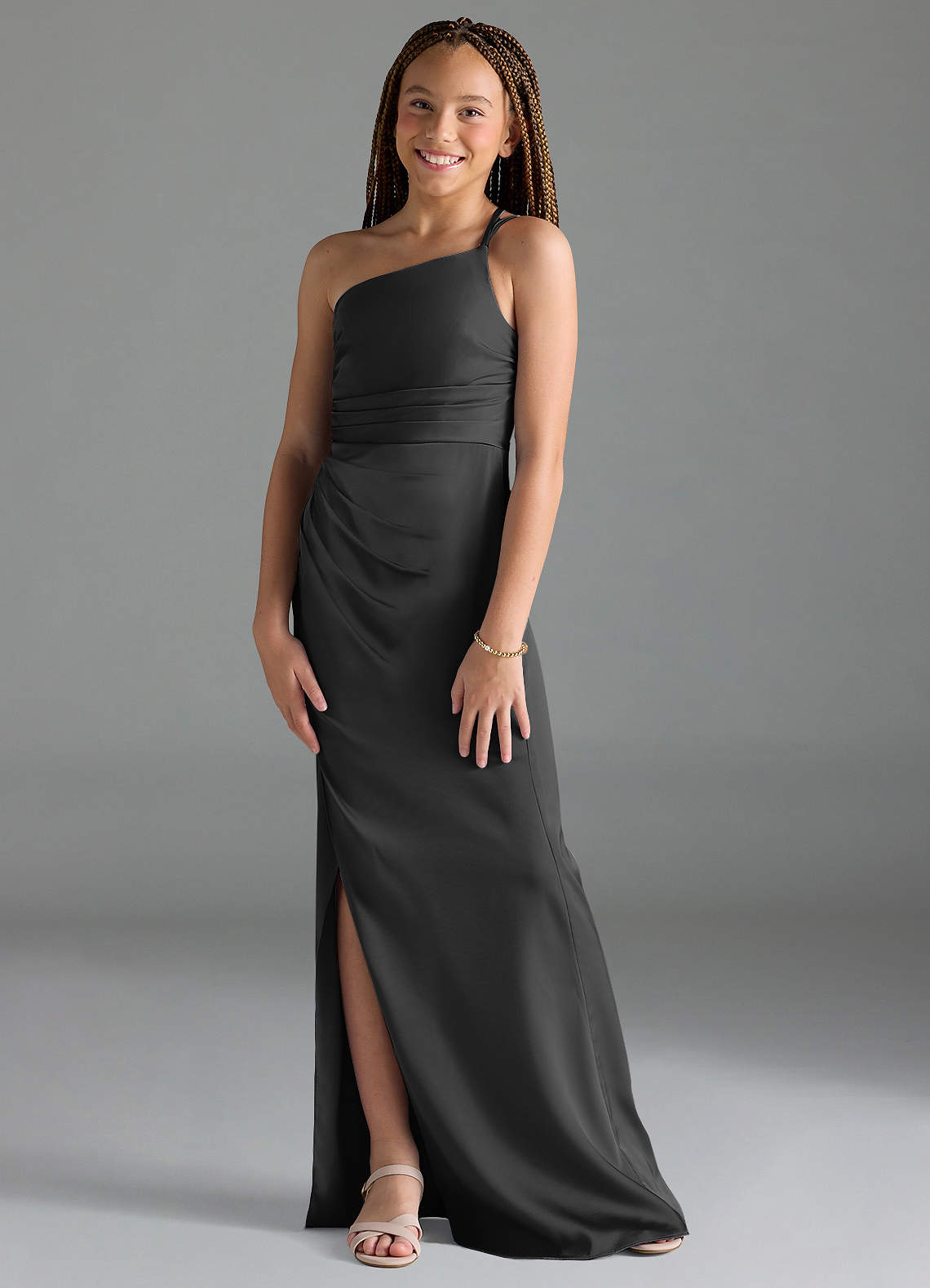 Azazie Eren Junior Robe Fourreau en Satin extensible Plissée Noir image1