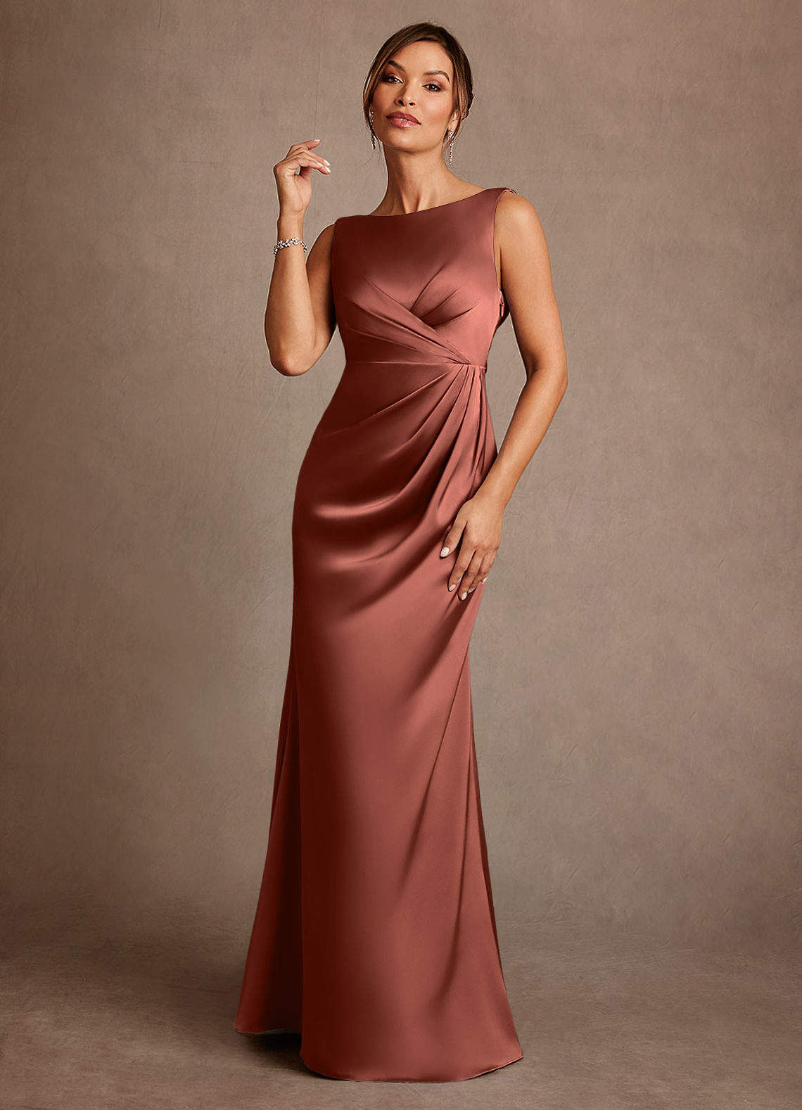 Azazie Baltimore Abiti per la Madre della Sposa Abito A-Line in Raso Elasticizzato Plissettato Auburn image1