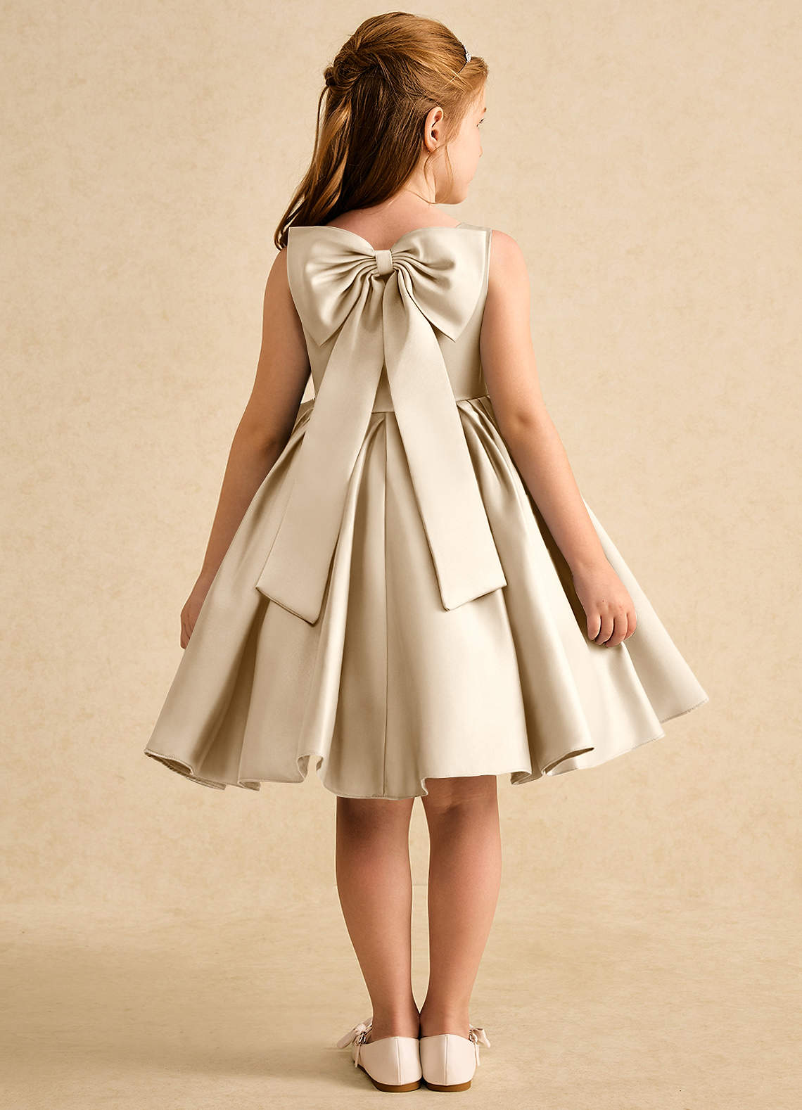 Azazie Jessie Robe Demoiselle D'honneur Fillette Robe Trapèze en Mat Satiné Arc Champagne image1