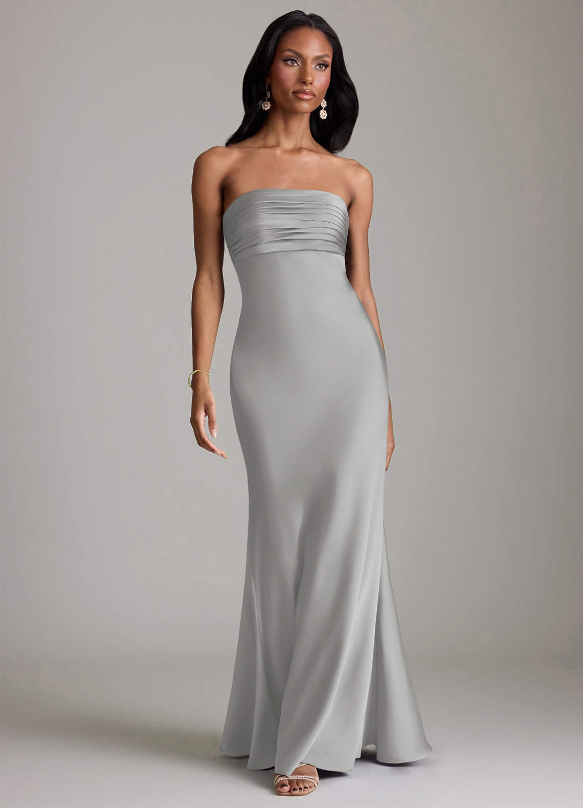 Azazie Saylor Brudtärnklänningar Klä av Sjöjungfru i Stretch Satin Axelbandslös Silver image1