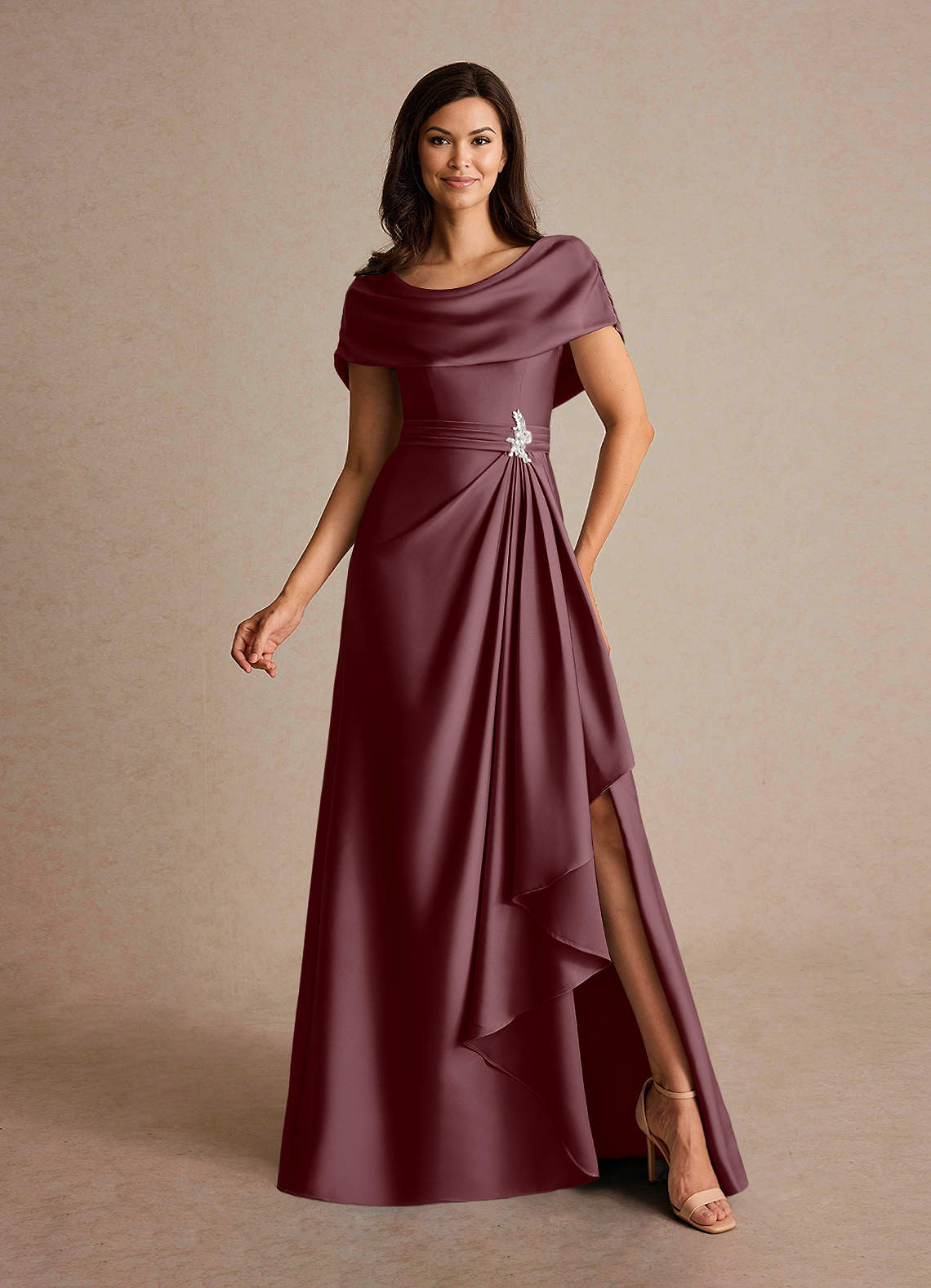 Azazie Branford Abiti per la Madre della Sposa Abito A-Line in Raso Elasticizzato Plissettato Sangria image1