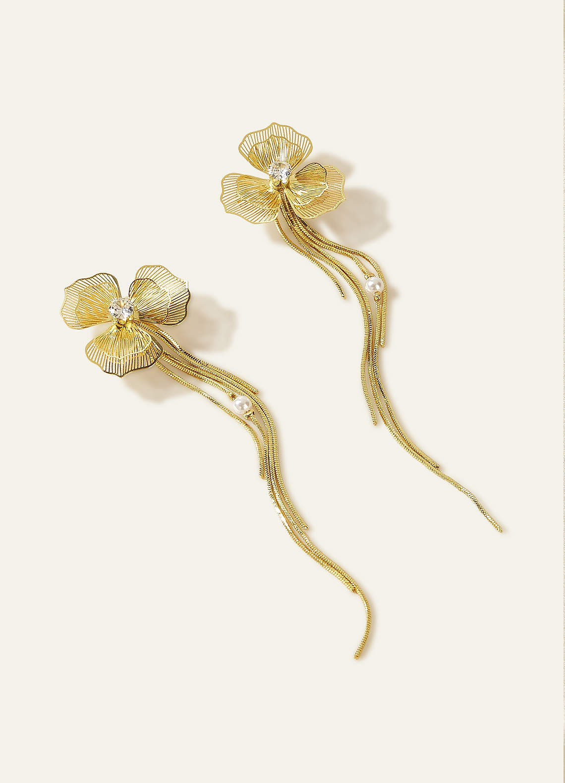 front Pendientes llamativos de pétalos y borlas