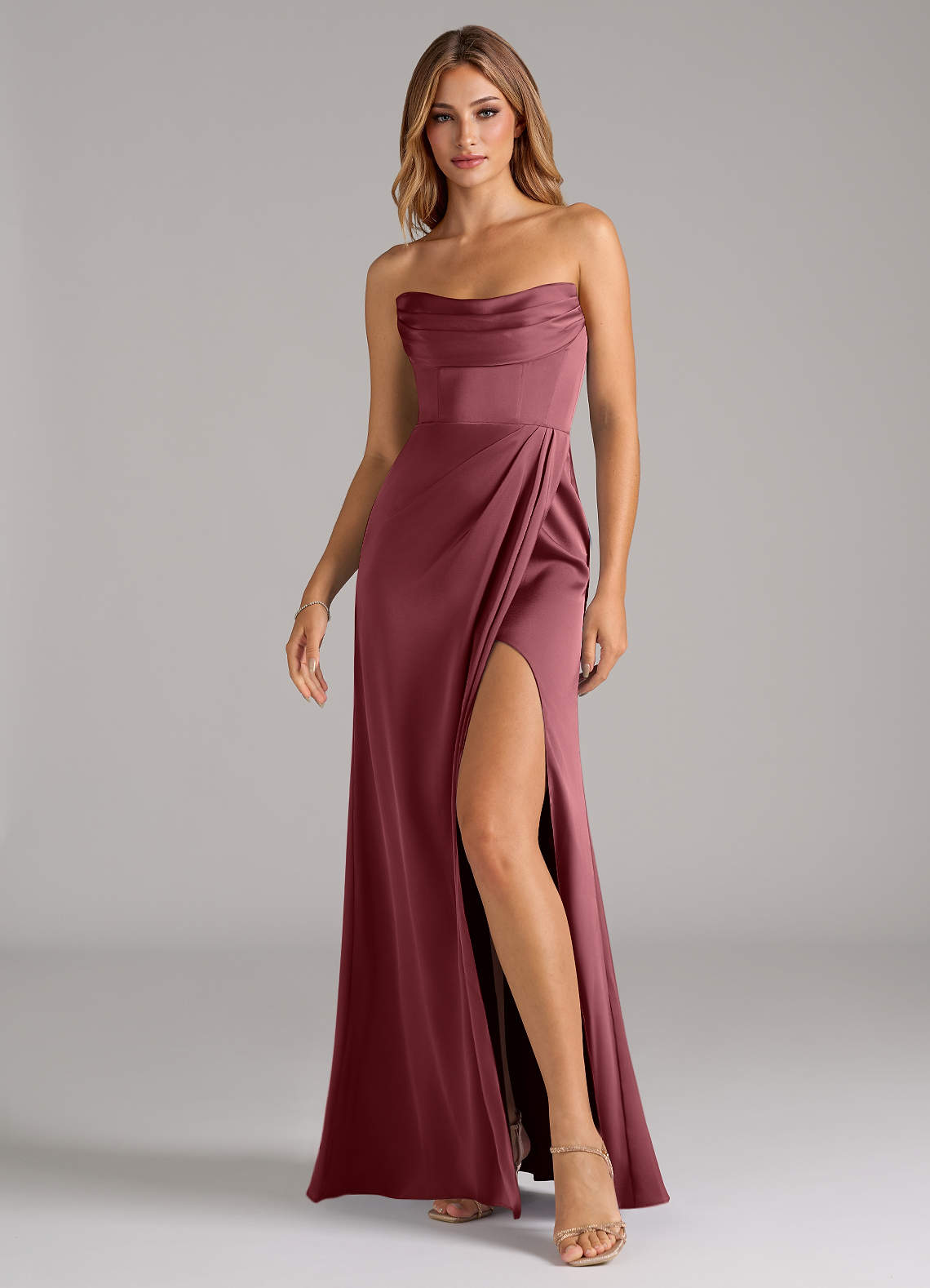Azazie Johana Robes de demoiselle d'honneur Robe Sirène Convertible en Satin extensible Épaule décolletée Rose Du Désert image5