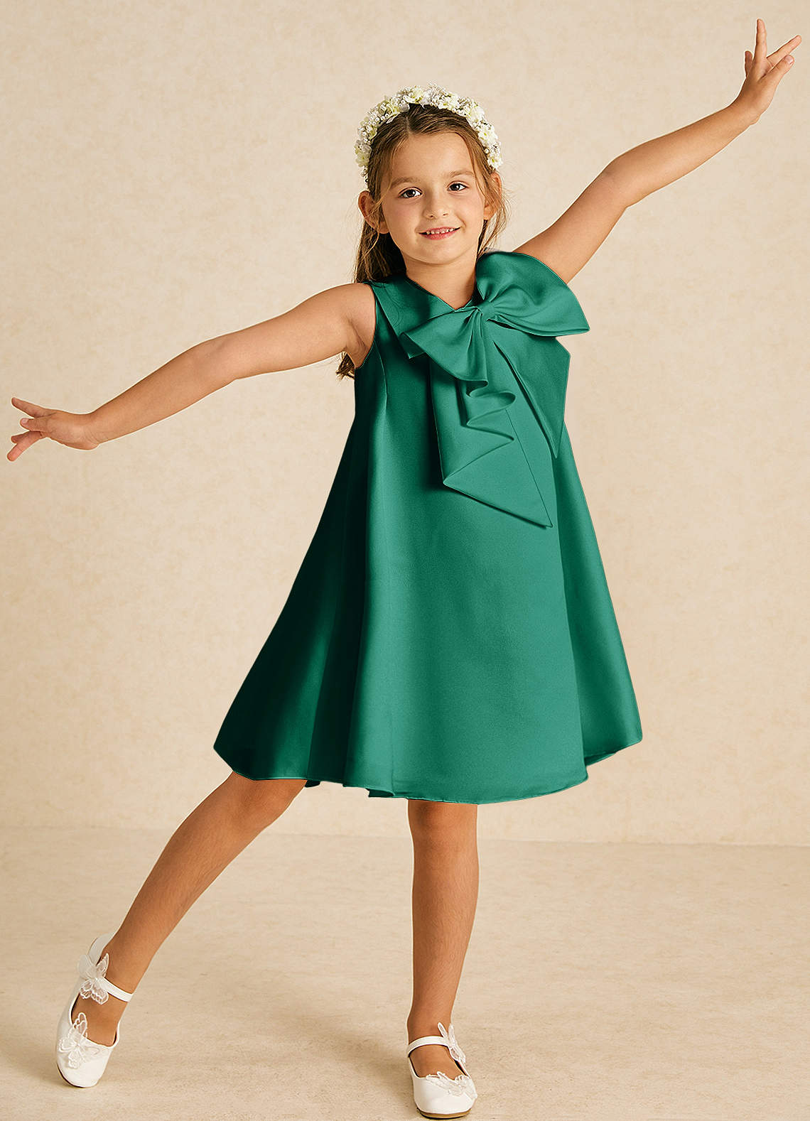 Azazie Zoey Blumenmädchenkleider A-Linie Schleifen Matte Satin Kleid Smaragd image1