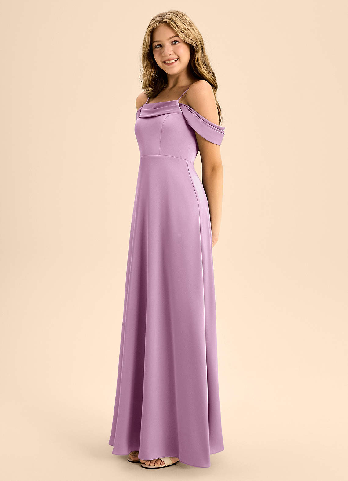 Azazie Anselie Junior Vestido Glicínia de Cetim elástico de Linha A com Fora do ombro image5