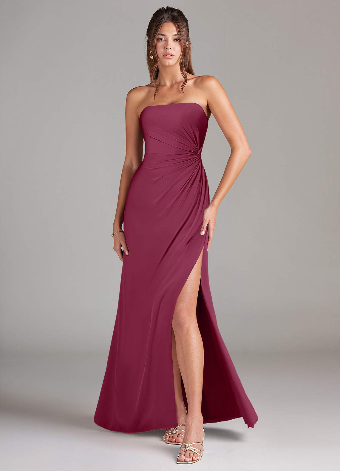 Azazie Aliani Robes de demoiselle d'honneur Robe Fourreau Convertible en Mousseline de soie Sans bretelle Mûre image1