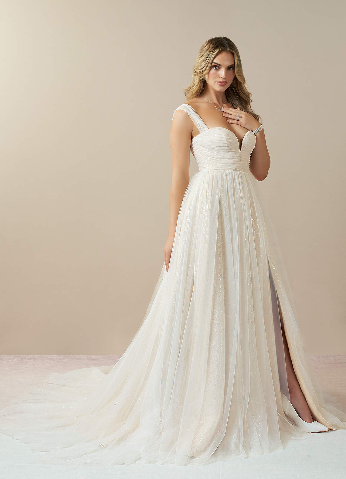 Azazie Maia Vente Finale Robe Trapèze en Tulle Épaule décolletée Diamant Blanc Champagne image9