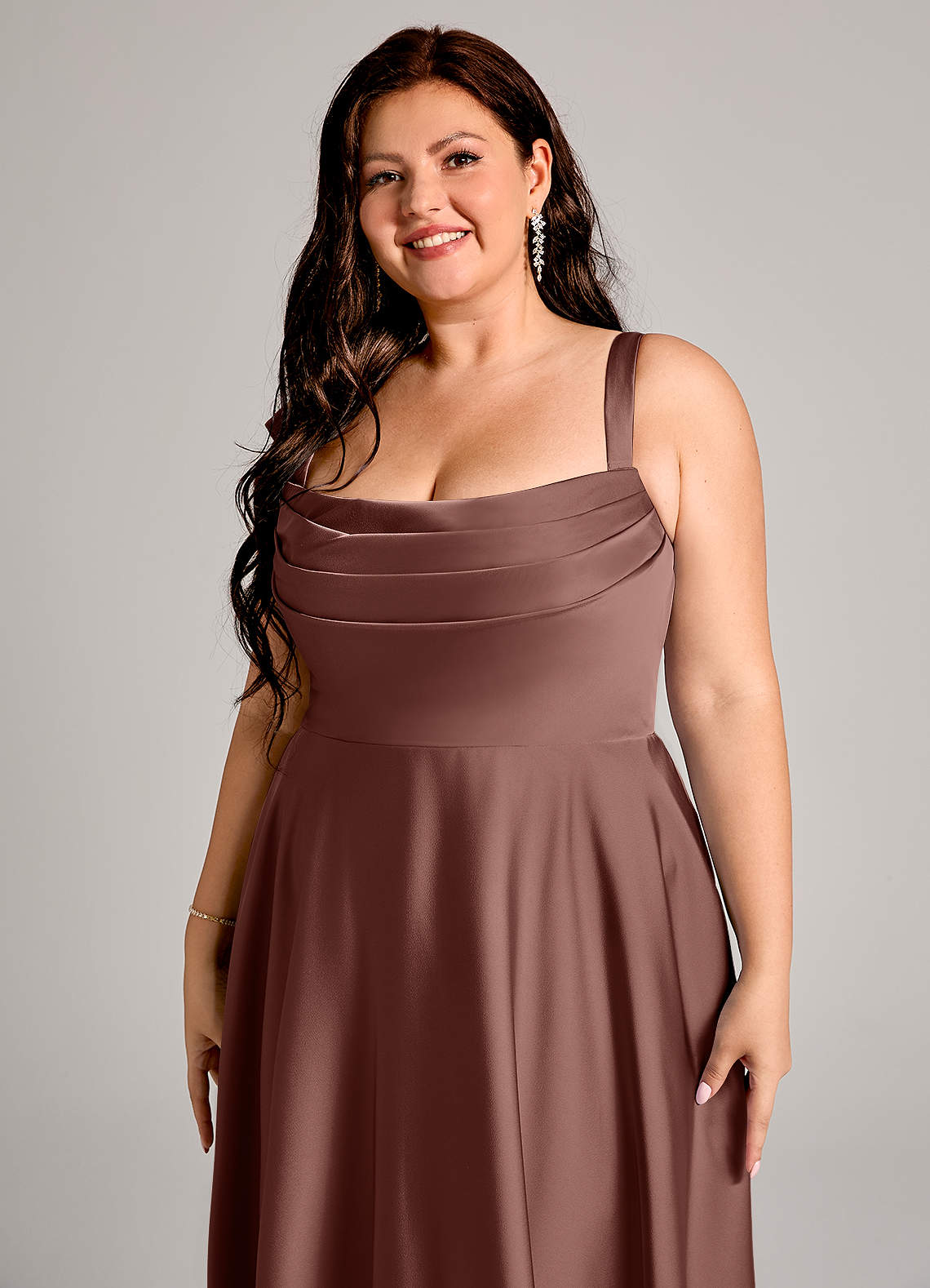 Azazie Shaude Robes de demoiselle d'honneur Robe Trapèze en Satin extensible Plissée Expresso image8