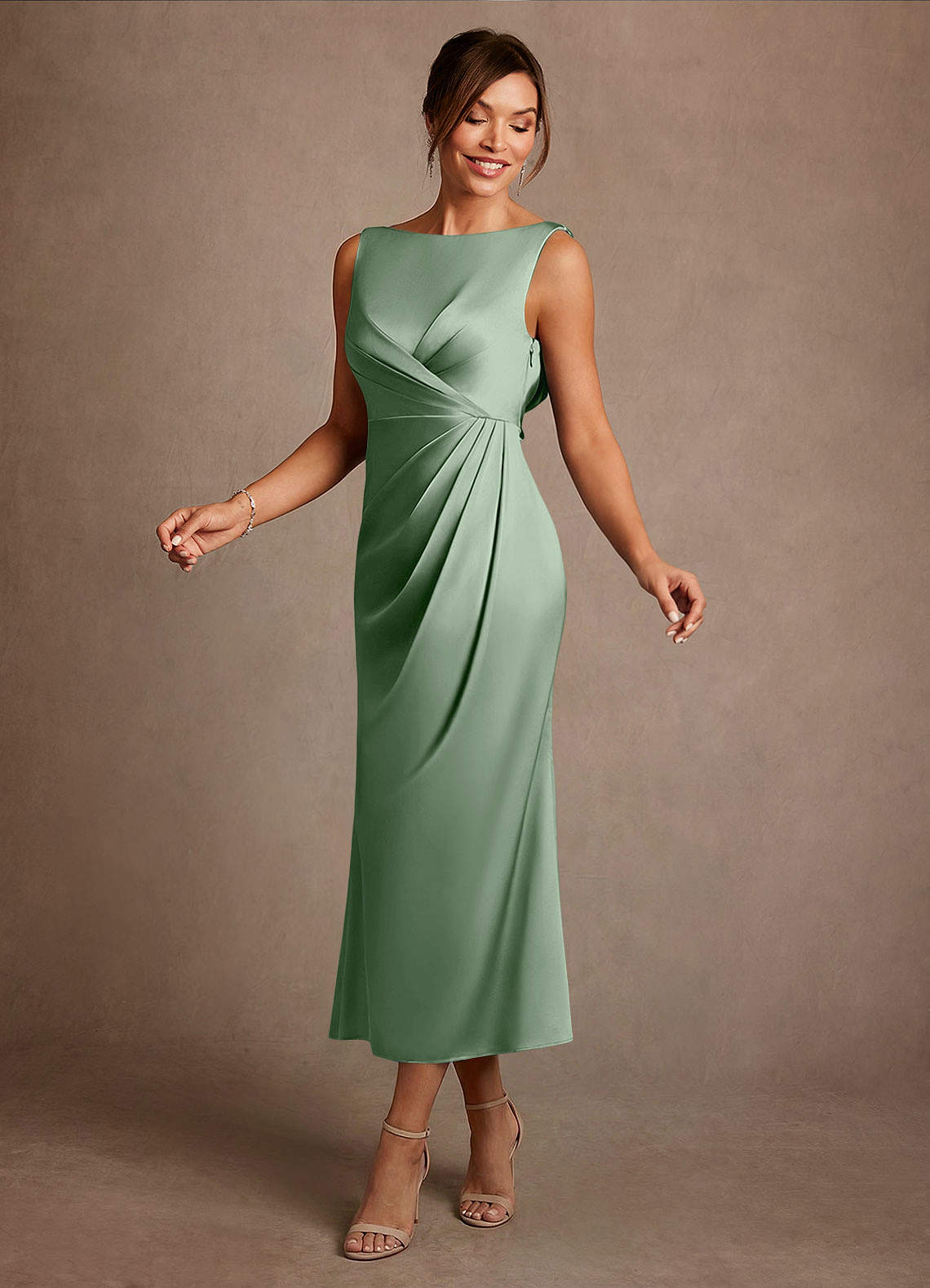 Azazie Mazhe Mère de la mariée Robes Robe Trapèze en Satin extensible Plissée Matcha image2