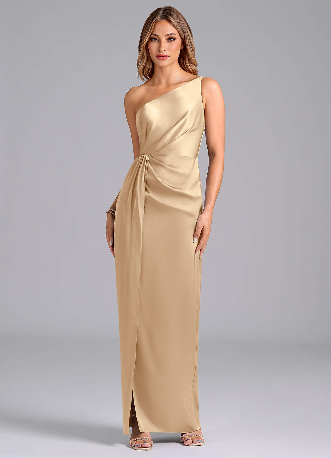 Azazie Naria Robes de demoiselle d'honneur Robe Fourreau en Satin extensible Ue épaule Champagne image1