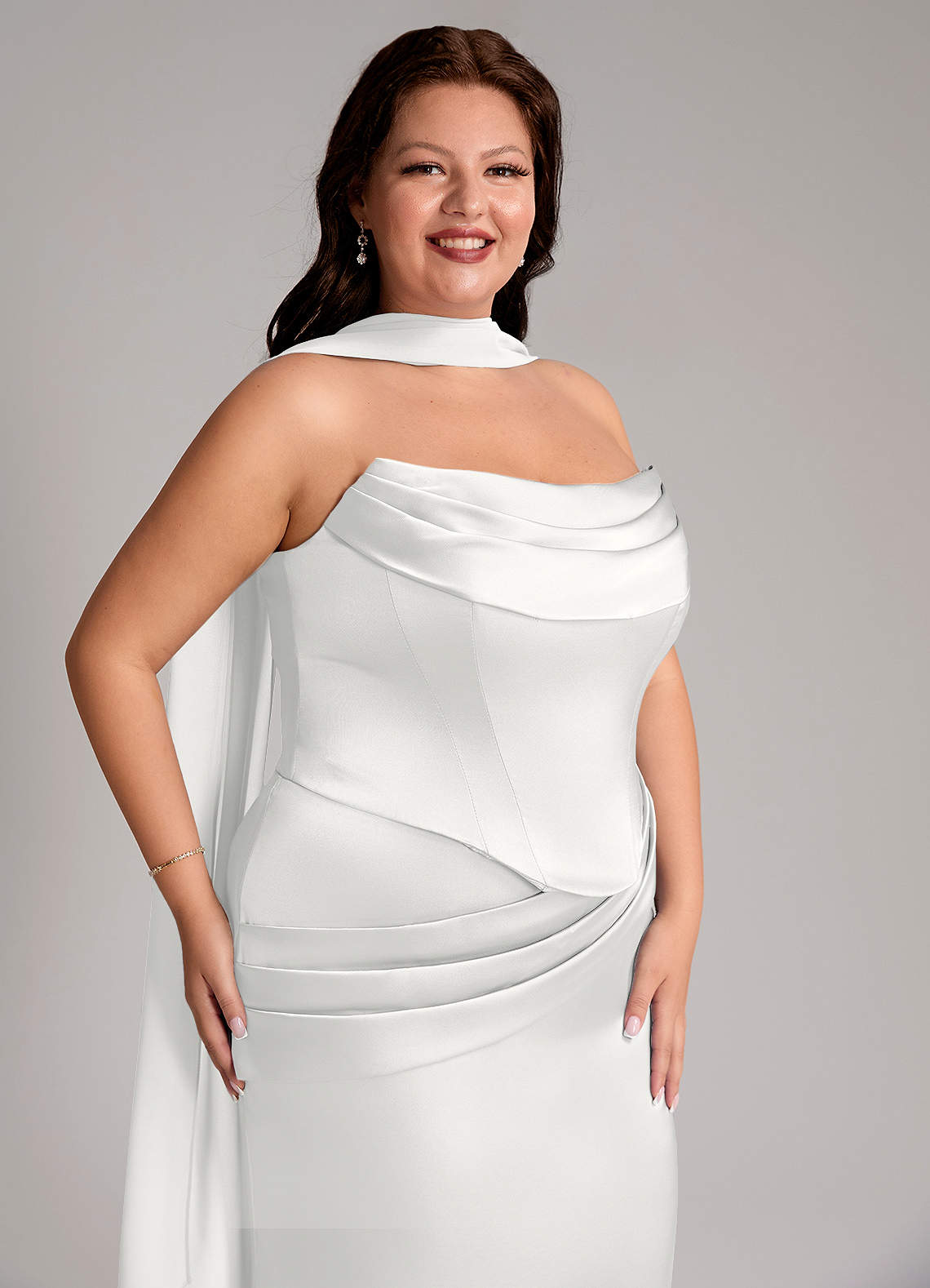 Azazie Sorrel Abiti da Damigella Abito Convertibile Sirena in Raso Elasticizzato Senza Cinturino Bianco image10