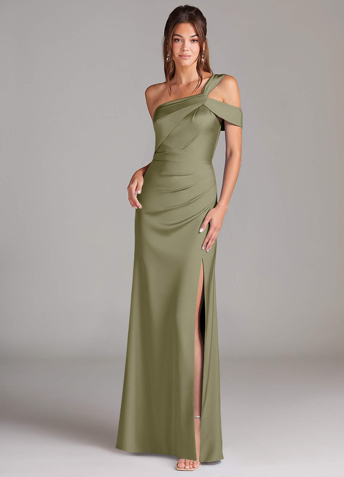 Azazie Wynter Jurken voor bruidsmeisjes Jurk van Stretch Satijn met Kolom Off the Shoulder Pistache image1