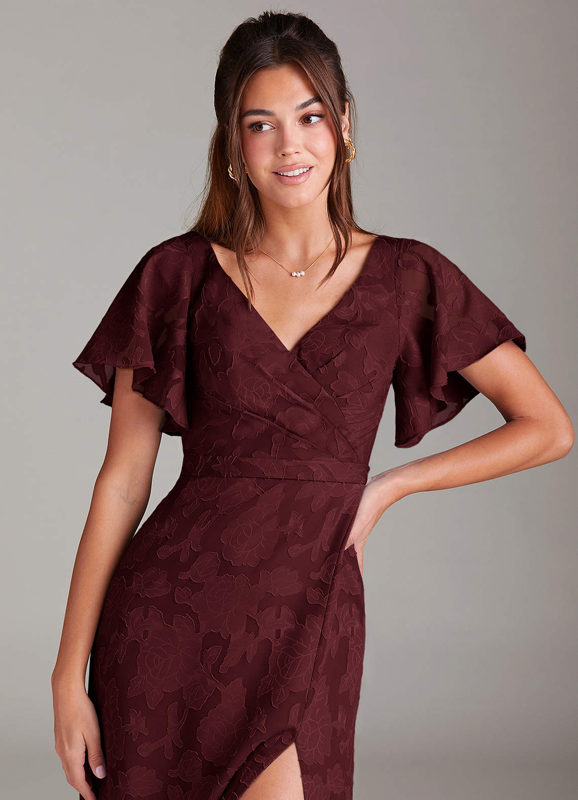 Azazie Ambrosia Vestidos de madrinha de casamento Vestido Cabernet de Esgotamento Floral de Linha A com Plissado image4
