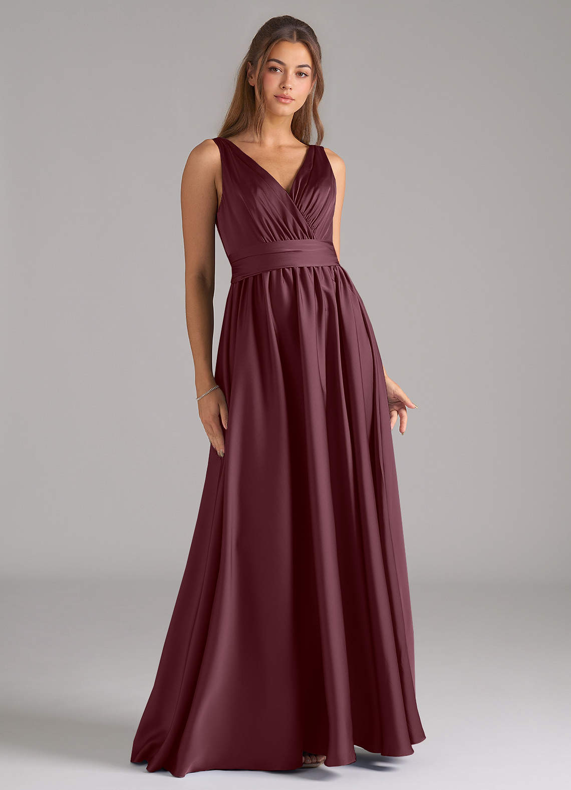 Azazie Kora Vestidos de damas de honor Vestido de Sangrado de Satén Elástico de Corte en A con Plisado image1