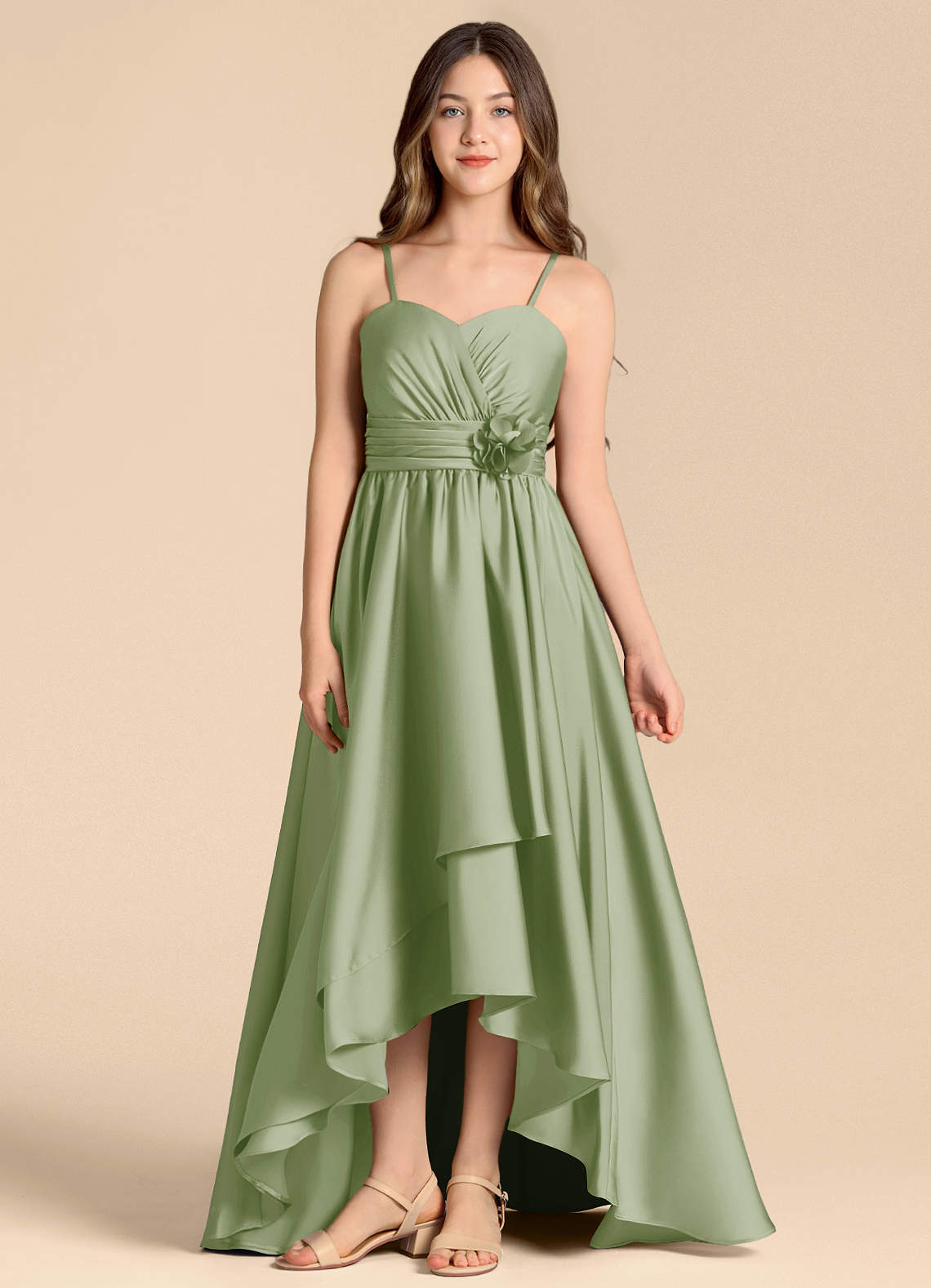 Azazie Catalina Junior Abito A-Line in Raso Elasticizzato Scollo a Cuore Verde Salvia image1