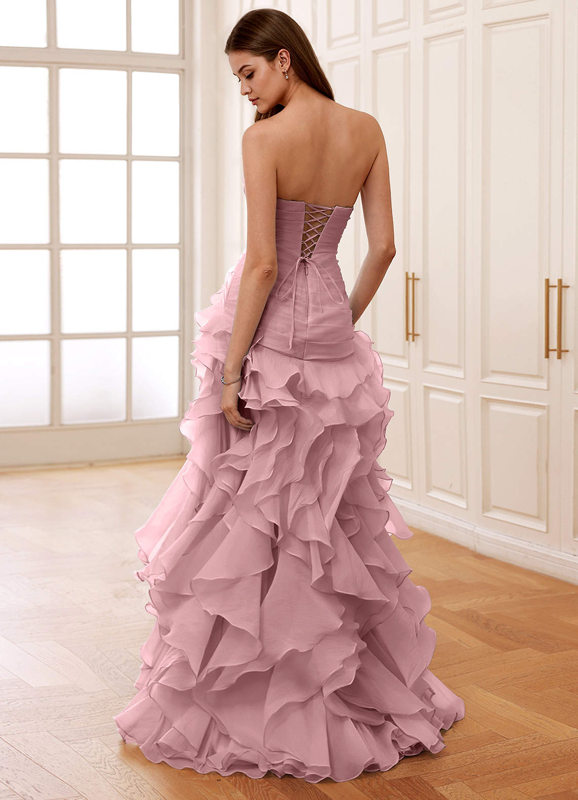 Christabelle Rosa Empolvado Vestido de fiesta de encaje transparente con corsé y diamantes de imitación image1