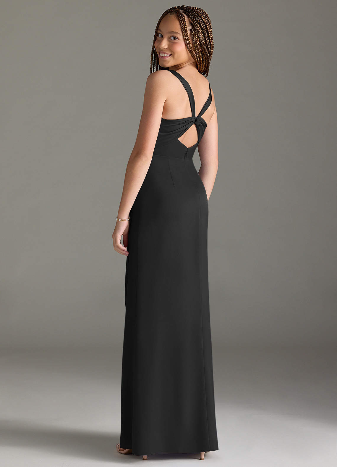 Azazie Mero Junior Vestido de Negro de Satén Elástico de Corte Sirena con Plisado image1