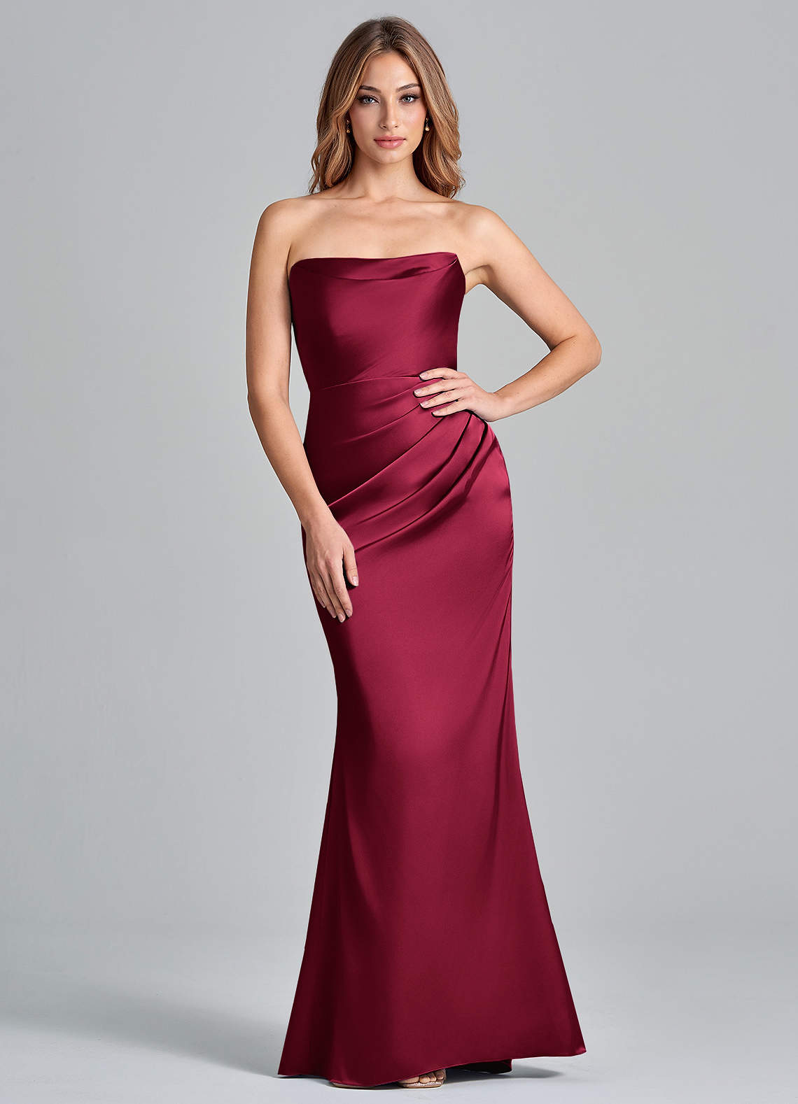 Azazie Olea 신부 들러리 드레스 인어 스트랩리스 스트레치 새틴 바닥 길이 드레스 image1