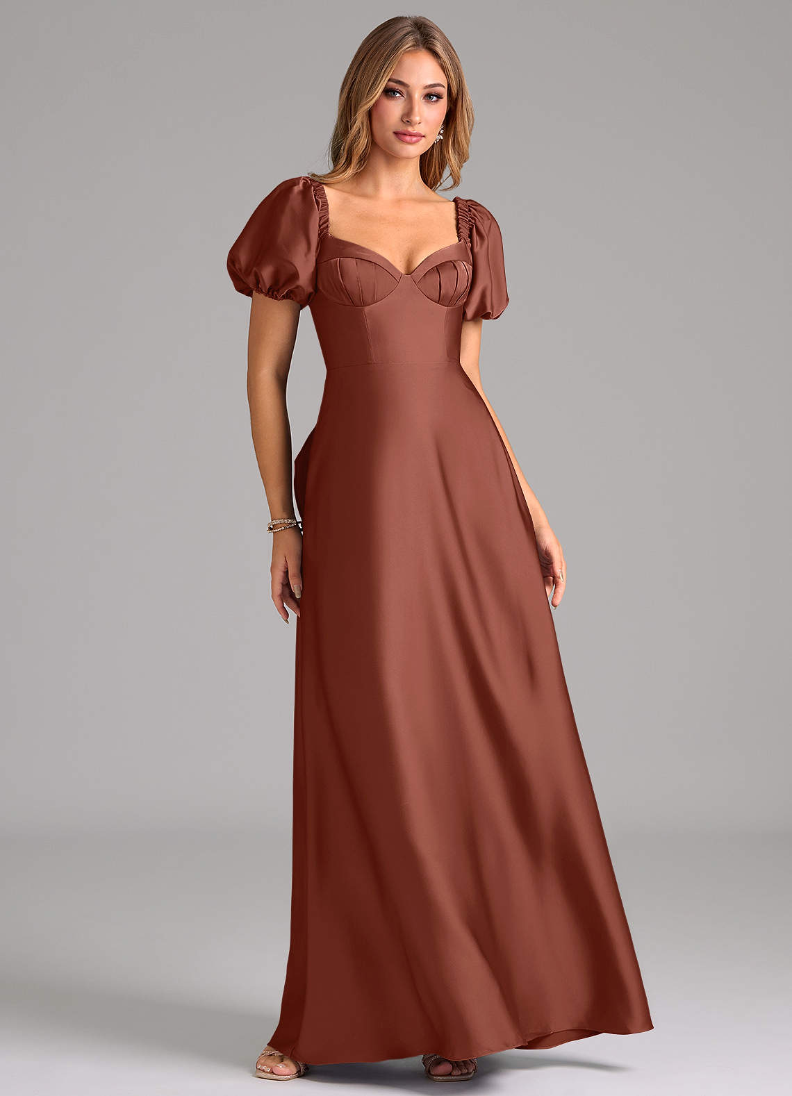 Azazie Fatima Robes de demoiselle d'honneur Robe Trapèze en Satin extensible Plissée Auburn image1