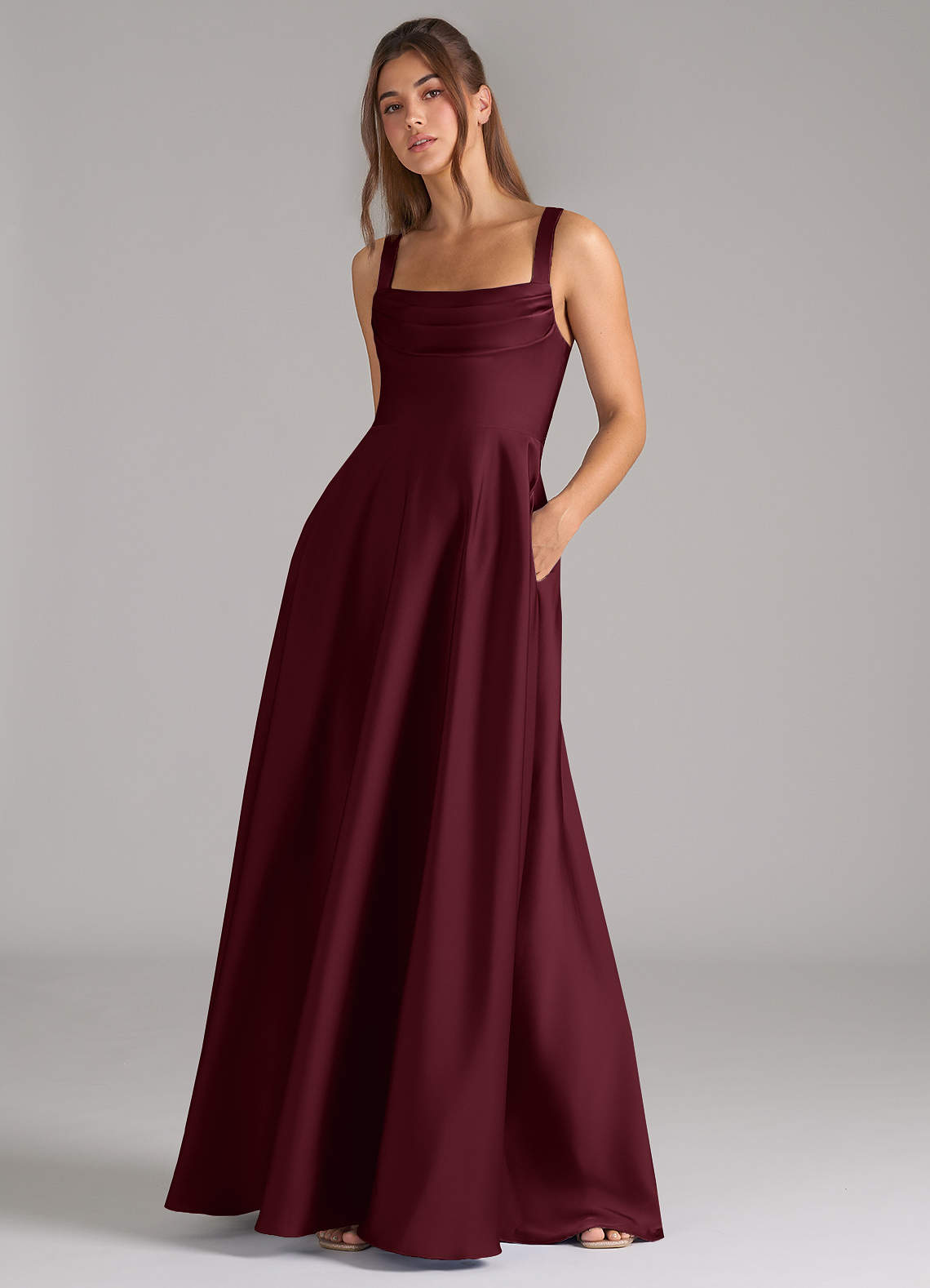 Azazie Shaude Robes de demoiselle d'honneur Robe Trapèze en Satin extensible Plissée Cabernet image3