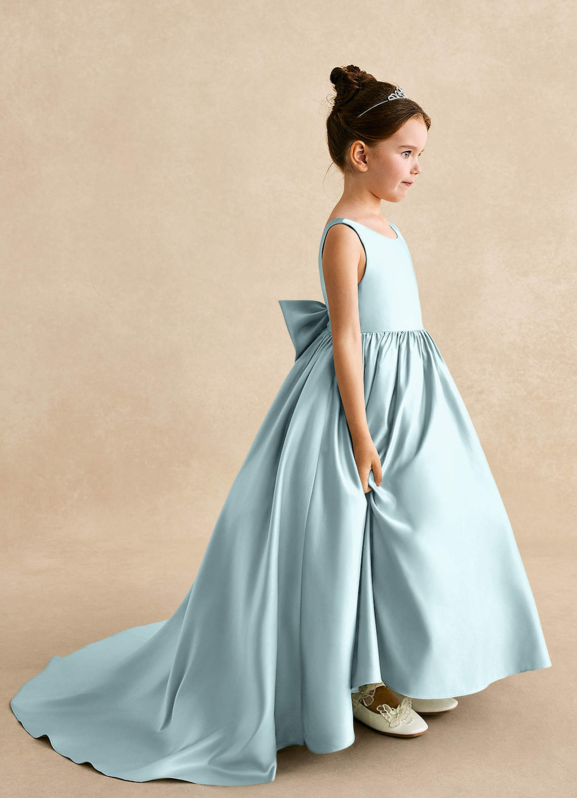 Azazie Mimia Robe Demoiselle D'honneur Fillette Robe Trapèze en Mat Satiné Arc Brume image1