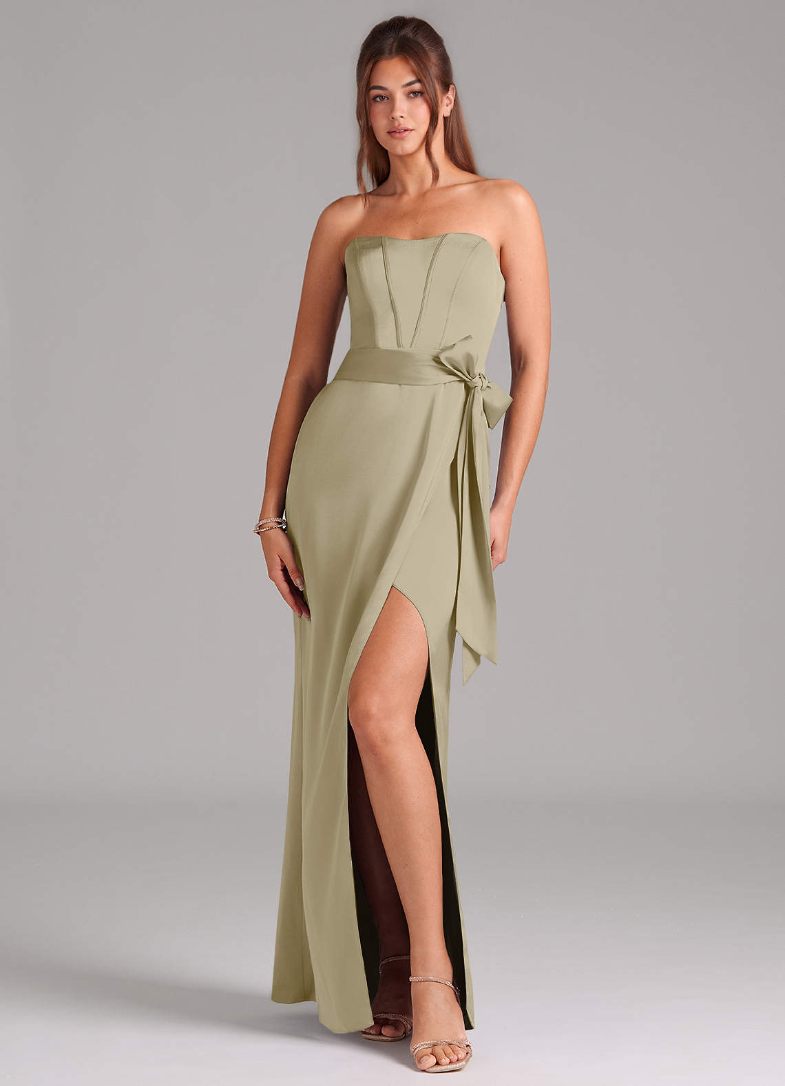 Azazie Jamie Robes de demoiselle d'honneur Robe Trapèze Convertible en Satin extensible Sans bretelle Vert Mousse image1