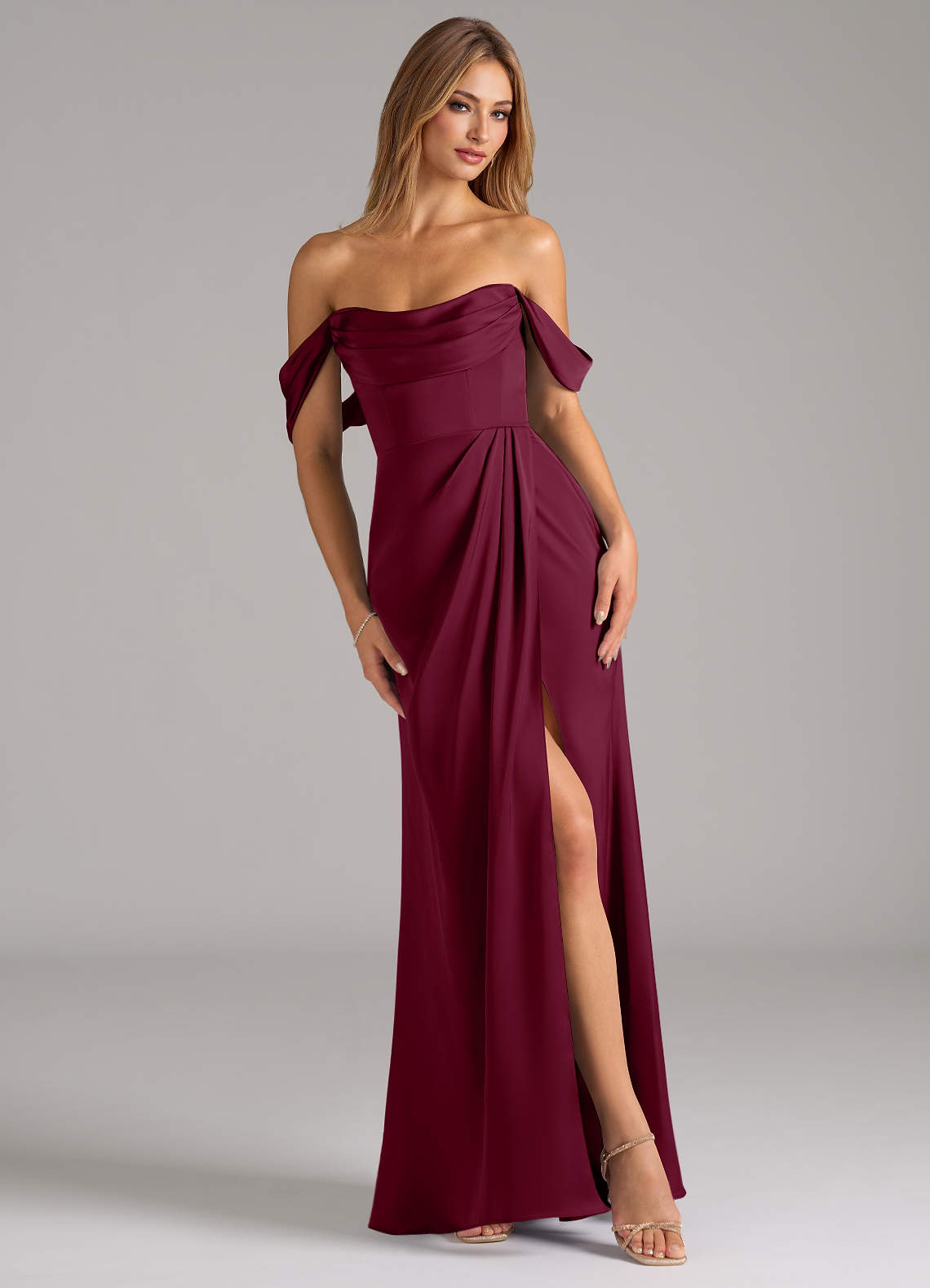 Azazie Johana Robes de demoiselle d'honneur Robe Sirène Convertible en Satin extensible Épaule décolletée Mûre image1