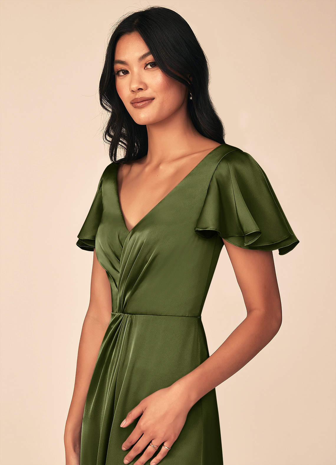 Azazie Soren Robes de demoiselle d'honneur Robe Trapèze en Satin extensible Plissée Olive image6
