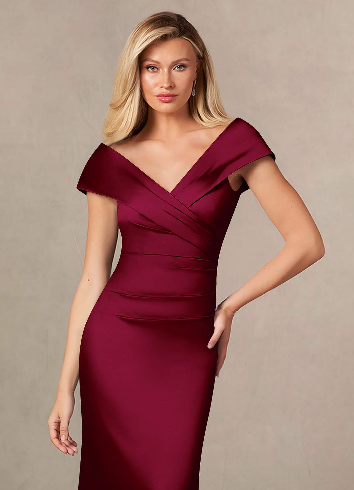 Azazie Ludlow Kleider für die Brautmutter Meerjungfrau-Linie Plissee Stretch-Satin Kleid Burgunderrot image5