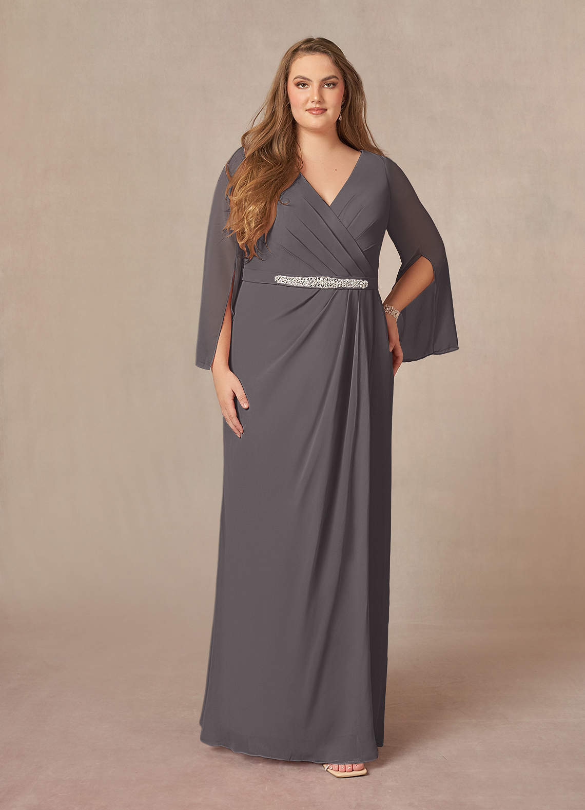 Azazie Belinda vestidos de madre de la novia Vestido de Gris Acero de Gasa de Corte en A con Cuello en V Plisado image1