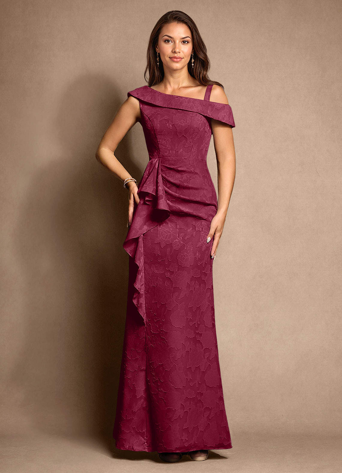 Azazie Hamptons vestidos de madre de la novia Vestido de Borgoña de Devorado Floral de Corte En A con Plisado image5
